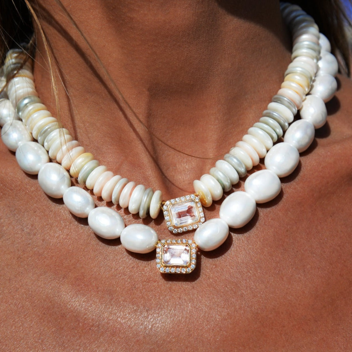 Molly necklace in large white shell pearls, 18-carat gold and crystal