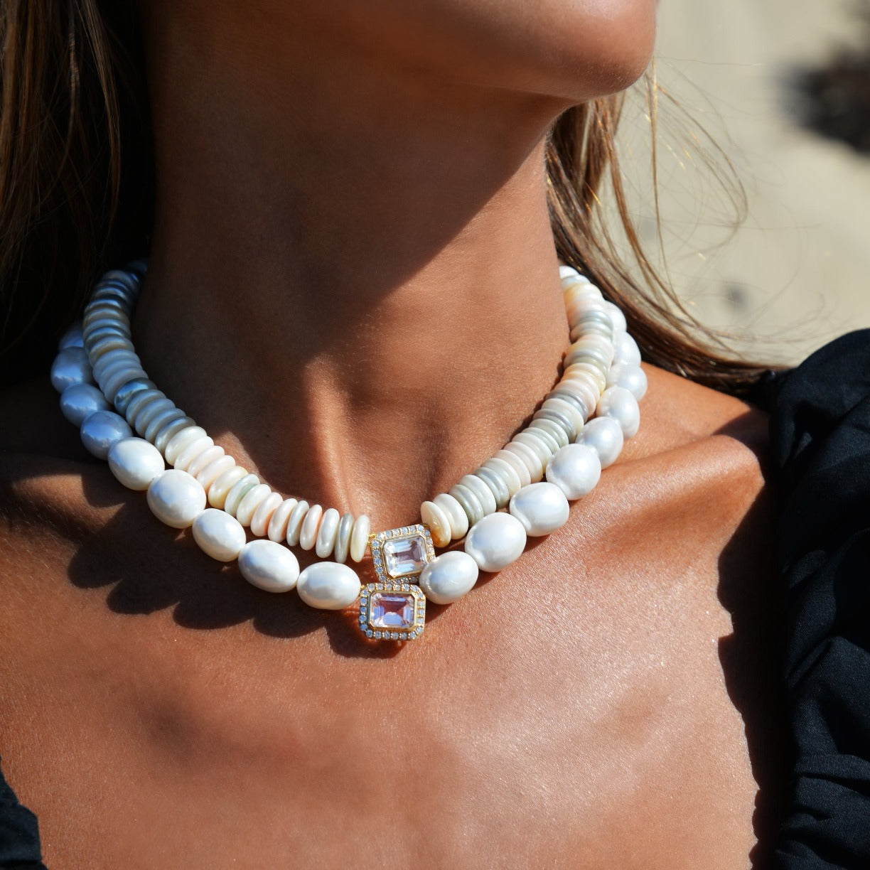 Molly necklace in flat shell pearls, 18-karat gold and crystal
